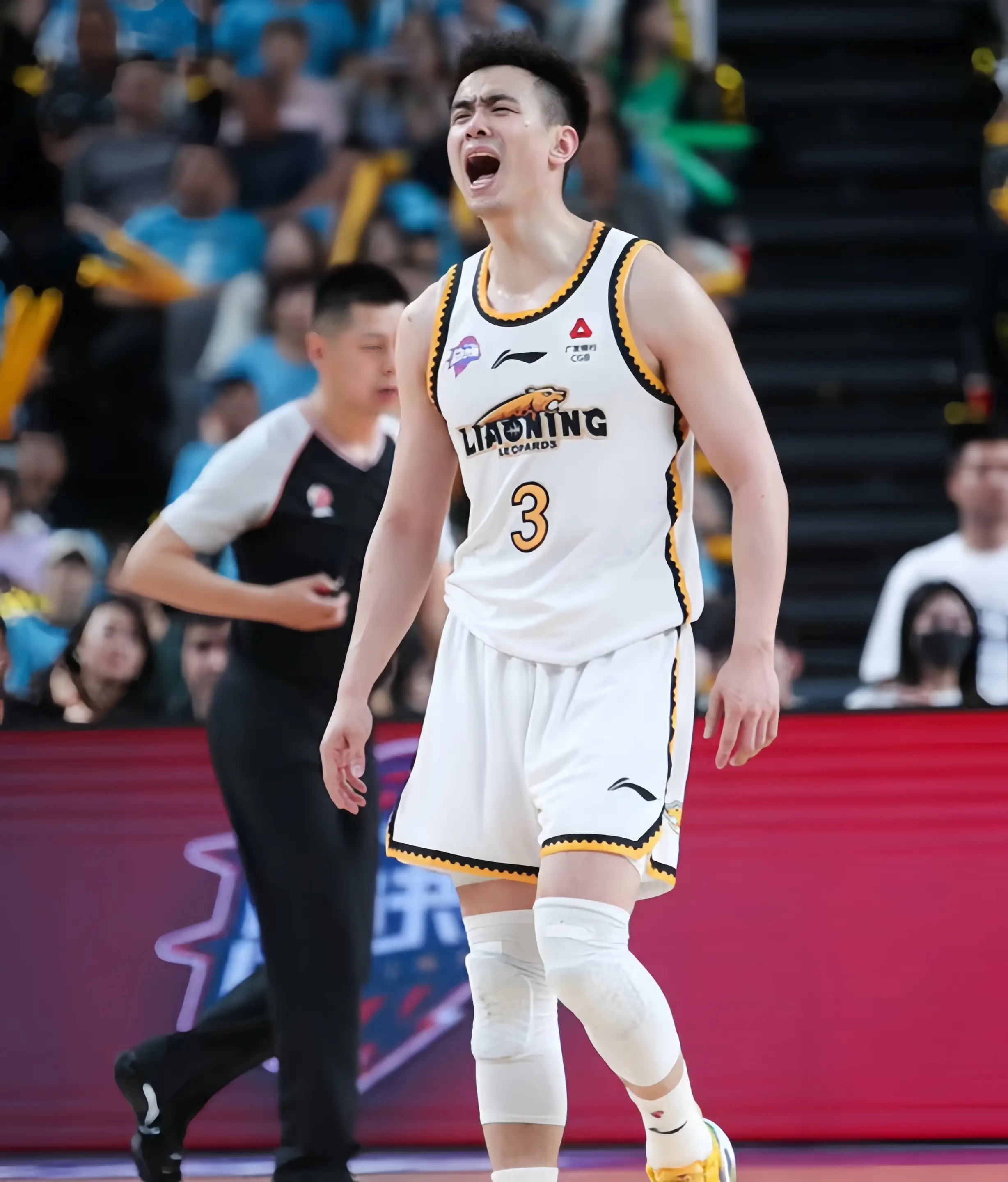 od体育网页版入口-球队队员表现抢眼，成为赛场焦点