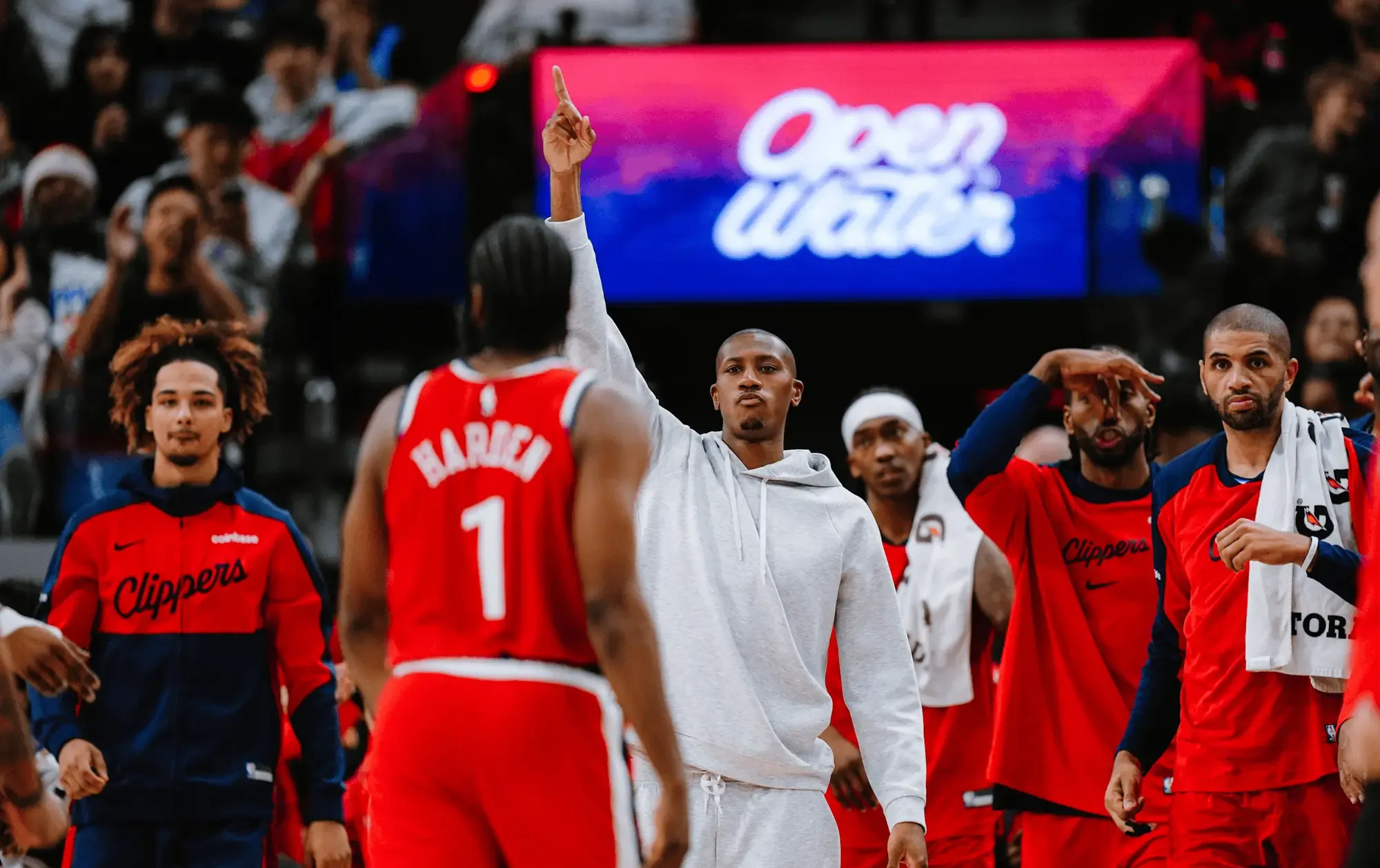 od体育官方-NBA巨星组队精彩表演，团队默契配合赢得掌声